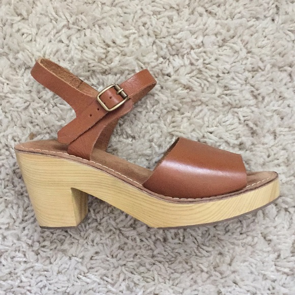 urban outfitters clogs